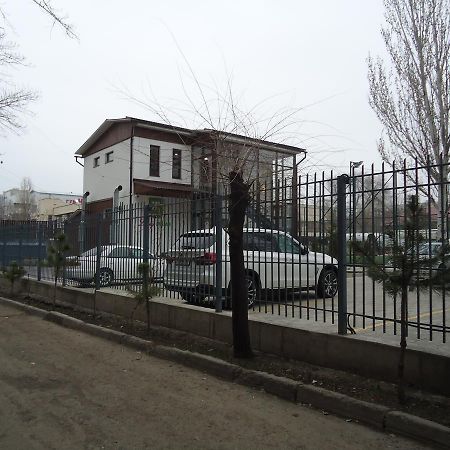 Tumar Hotell Bishkek Exteriör bild