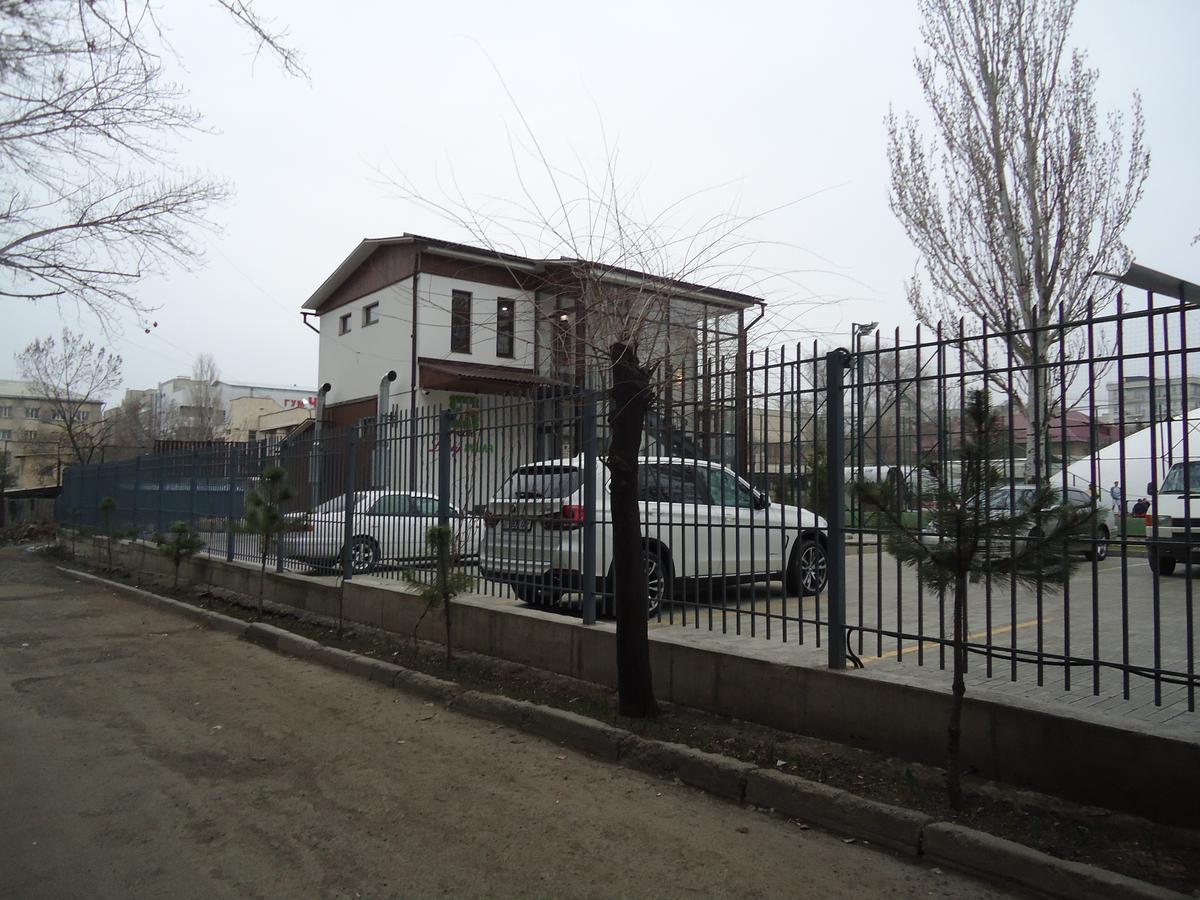 Tumar Hotell Bishkek Exteriör bild